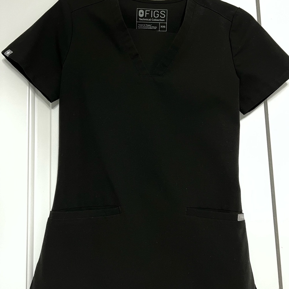 Figs Casma Three Pocket Top- XXS